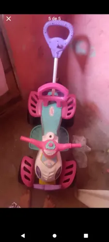 Vende-se um carrinho de criança