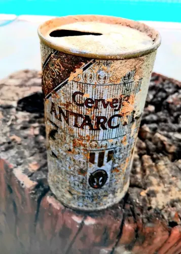 Lata antiga de cerveja antártica