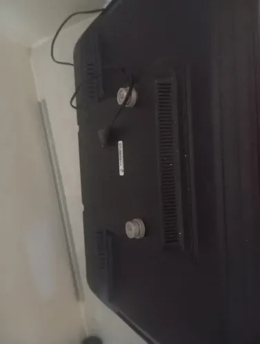 Vendo uma tv philco ,32 polegadas tela qurbrada serve p retirada de peças