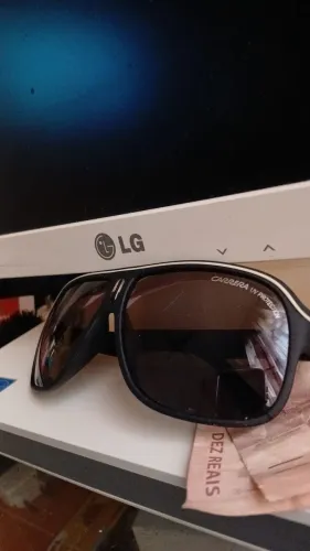 Óculos de sol carrera e tênis adidas n44