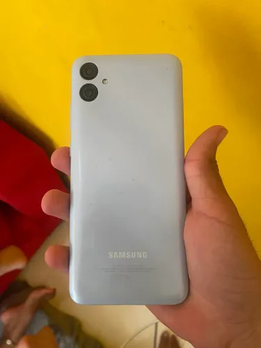 Celular no precinho