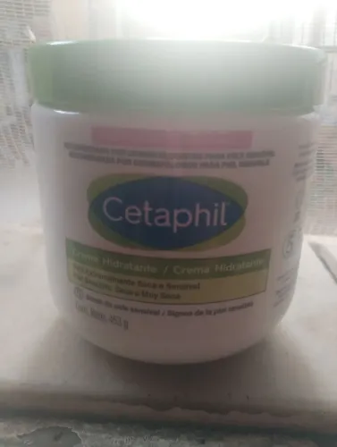 Creme hidratante para pele seca e delicada.