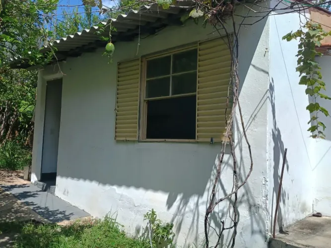 Aluga-se cômodo com banheiro em ambiente tranquilos.<br>