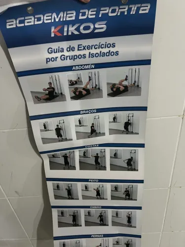Academia de porta