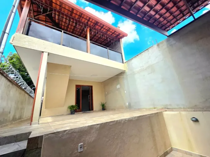 Casa de 3 quartos á venda no bairro Santa Monica.