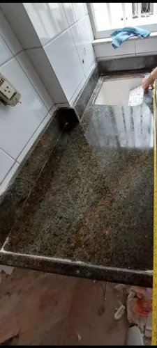 Tanque com bsncada em granito
