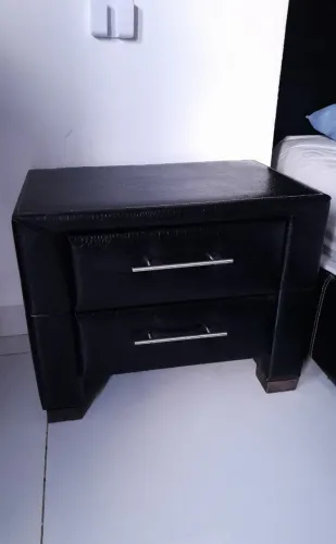 Mesa de cabeceira em couro legítimo