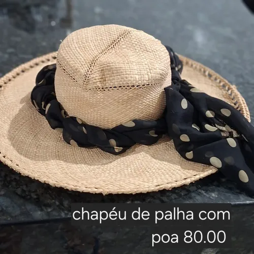 Chapéu de palha com poa