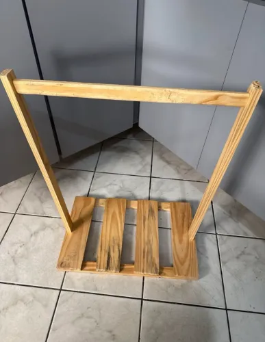 Arara de mesa madeira