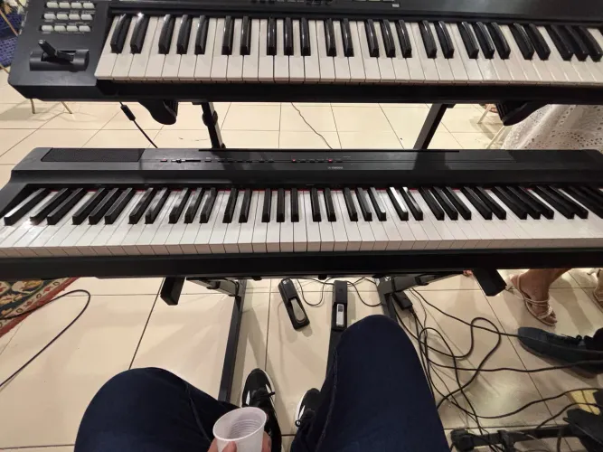 Piano digital Yamaha P-125b