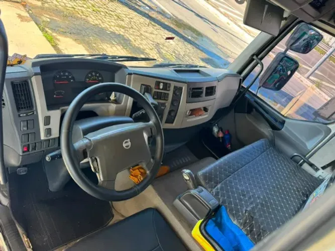 ? VENDO: Volvo VM 330 4x2T (Toco) - Automático - Quitado