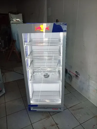 Geladeira red Bull 300 litros