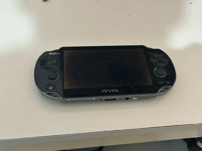 PS Vita OLED Desbloqueado (Modelo PCH-1001) - Preço de Desapego!