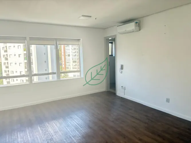 Sala comercial com 36m2, 1 vaga para locação no Morumbi.