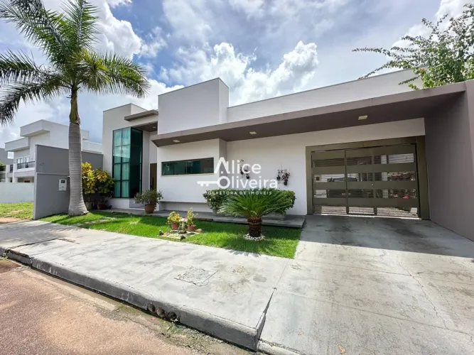 Casa de Condomínio à Venda com 4 quartos, 2 vagas e 307m² por R$ 1.500.000