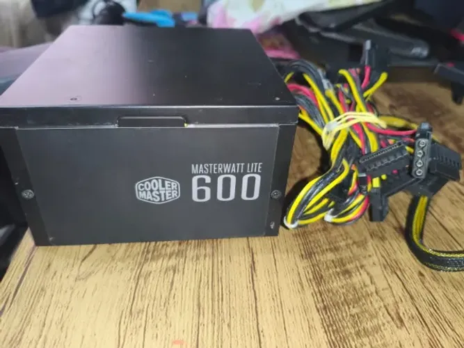 Fonte Cooler Master MasterWatt Lite 600W 80 Plus Autovolt/Full Range