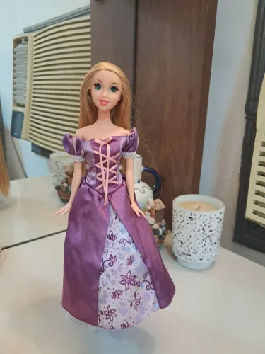 Boneca Disney princesa rapunzel..