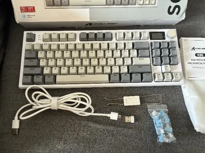 Teclado Mecânico ATTACK SHARK K86 "Cinza" - RGB, Tri-Mode, Tela TFT (Mini 75%, 87 Teclas)