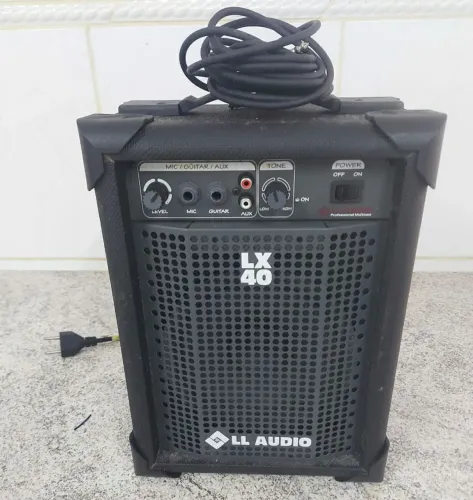 vendo caixa amplificada LX 40 Mic violão guitarra etc 127w em perfeito estado