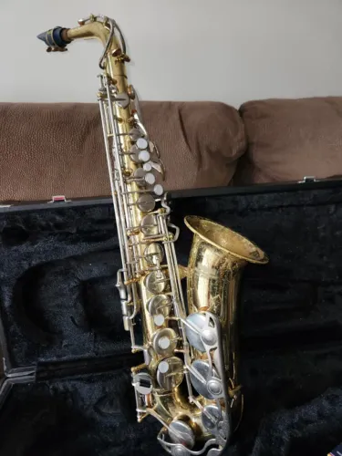 Saxofone alto YAMAHA YAS-23 bem conservado