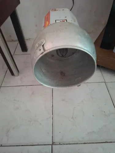 Máquina de ralar coco.