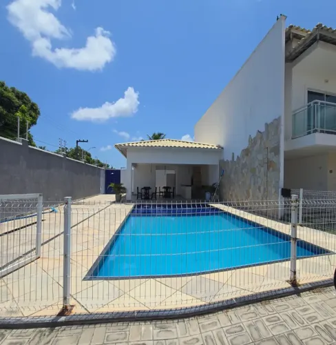 Casa 3 suites no centro do Eusébio