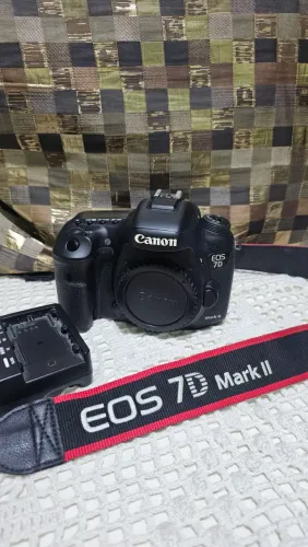 Camera canon 7D Mark2 dslr full frame e lente 18-135 canon10 frames/S