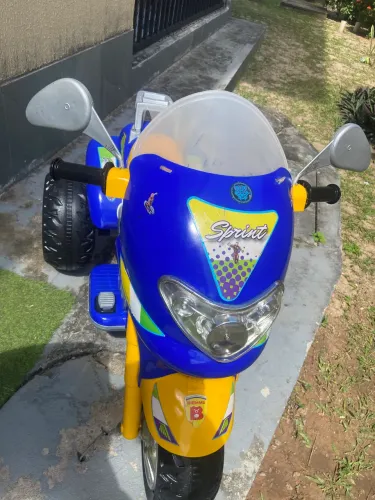 Moto elétrica infantil