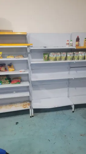 Vendo módulo com prateleiras completo para mercado