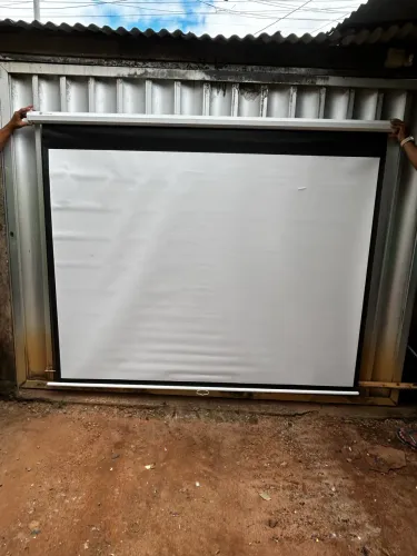 Tela retrátil para projetor 