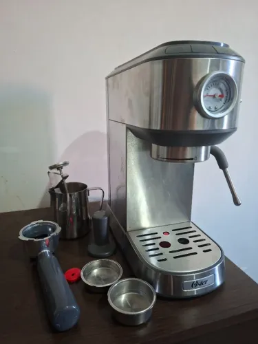 Cafeteira Espresso Oster Compacta Perfect Brew 127v