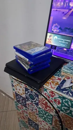 Vendo PS4 perfeito estado projetor vai de brinde
