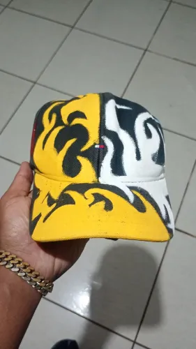 VENDO ESSE BONÉ CUSTOMIZADO POR MIM MODELO ÚNICO