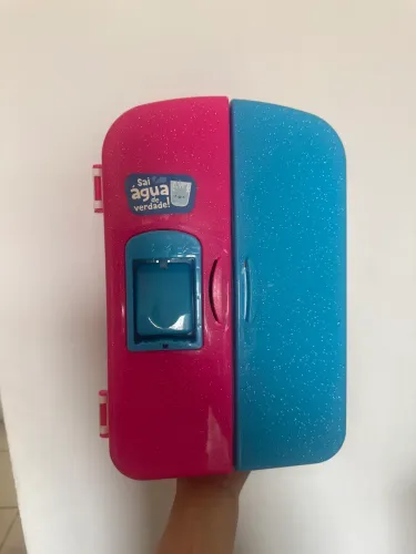 Geladeira que sai água de verdade