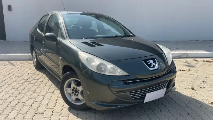 Peugeot 207 Sedan Passion XR 1.4 Flex 8V 4P 2013