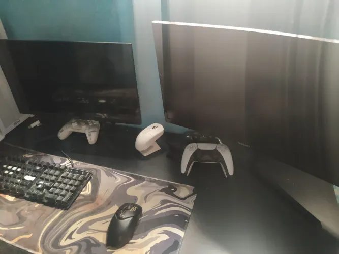 DOIS MONITOR 144HZ CURVO E 75HZ (TELA QUEIMADA)