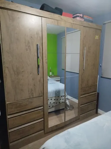 Guarda roupa em ótimo estado