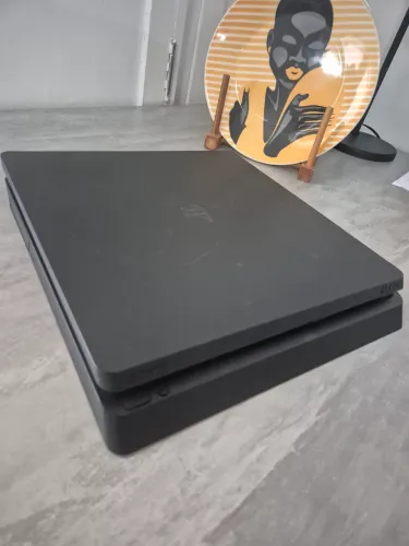 PlayStation 4 - 8 jogos - 2 controles - Usado