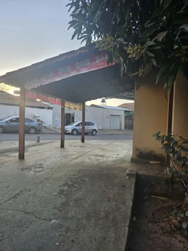 Terreno de esquina para venda com benfeitorias na Av. Indonésia no Parque das Nações Goiân