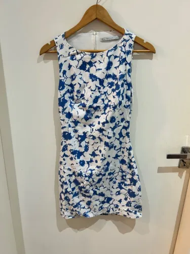 Vestido tubinho floral Zara
