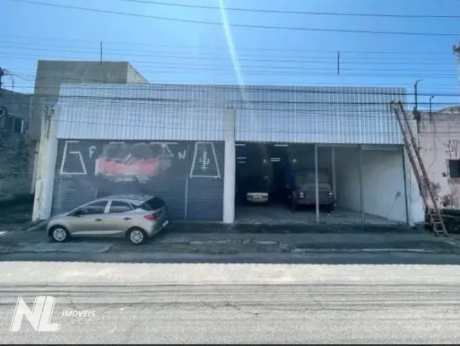 Galpão Comercial Reformado com Ampla Estrutura e Localização Estratégica