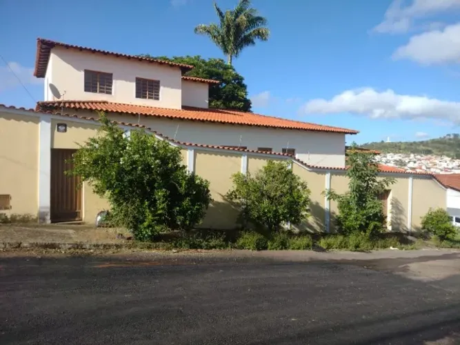 Casa em Lavras/MG - 360 m² de área construída - Bairro Nova Era -  lote 690m²