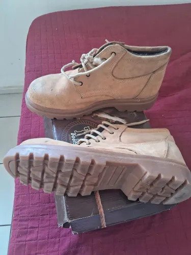 Bota bico de ferro