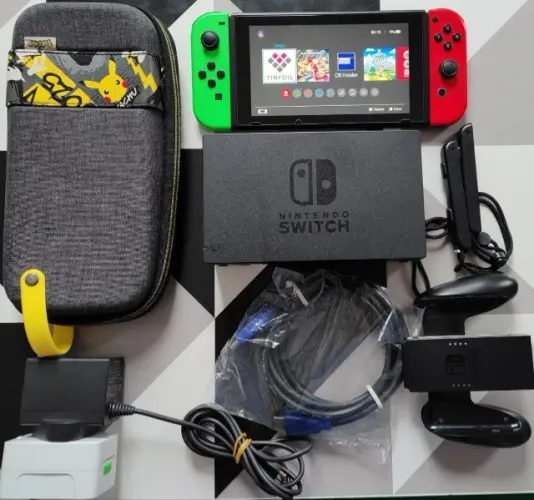 Nintendo switch v2 desbloqueado 128gb com case pikachu completo faço envio!