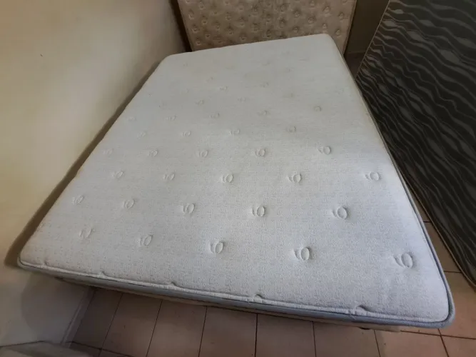 CAMA BOX HERVAL QUEEN SEMI-NOVA