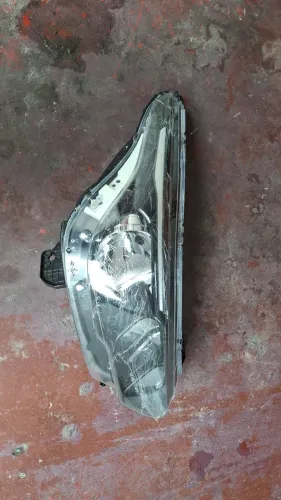 Farol direito Cronos 17/23