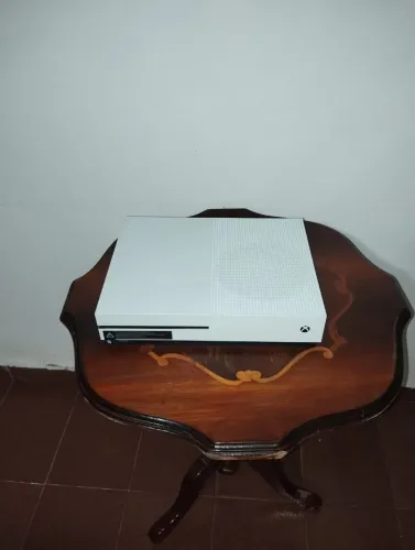 XBOX ONE S 1TB COM 2 CONTROLES