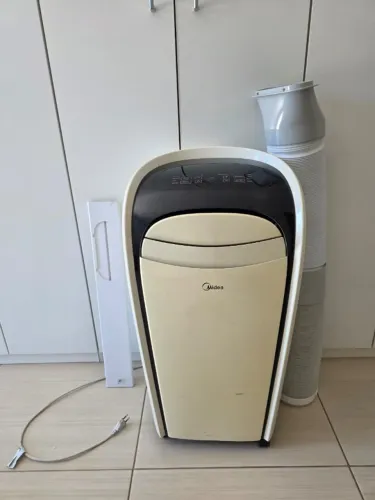 AR-CONDICIONADO PORTÁTIL MIDEA 10.500 BTU - 220V COM ACESSÓRIOS