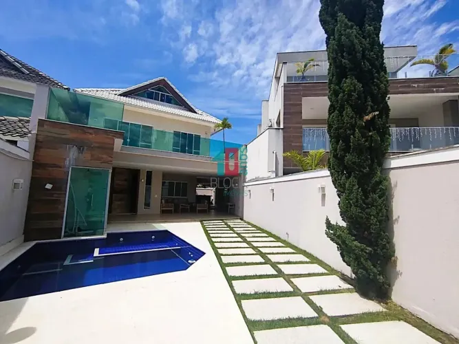 Recreio dos Bandeirantes | Casa de Condomínio 4 quartos, sendo 4 suites