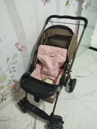 Carrinho de bebê usado
